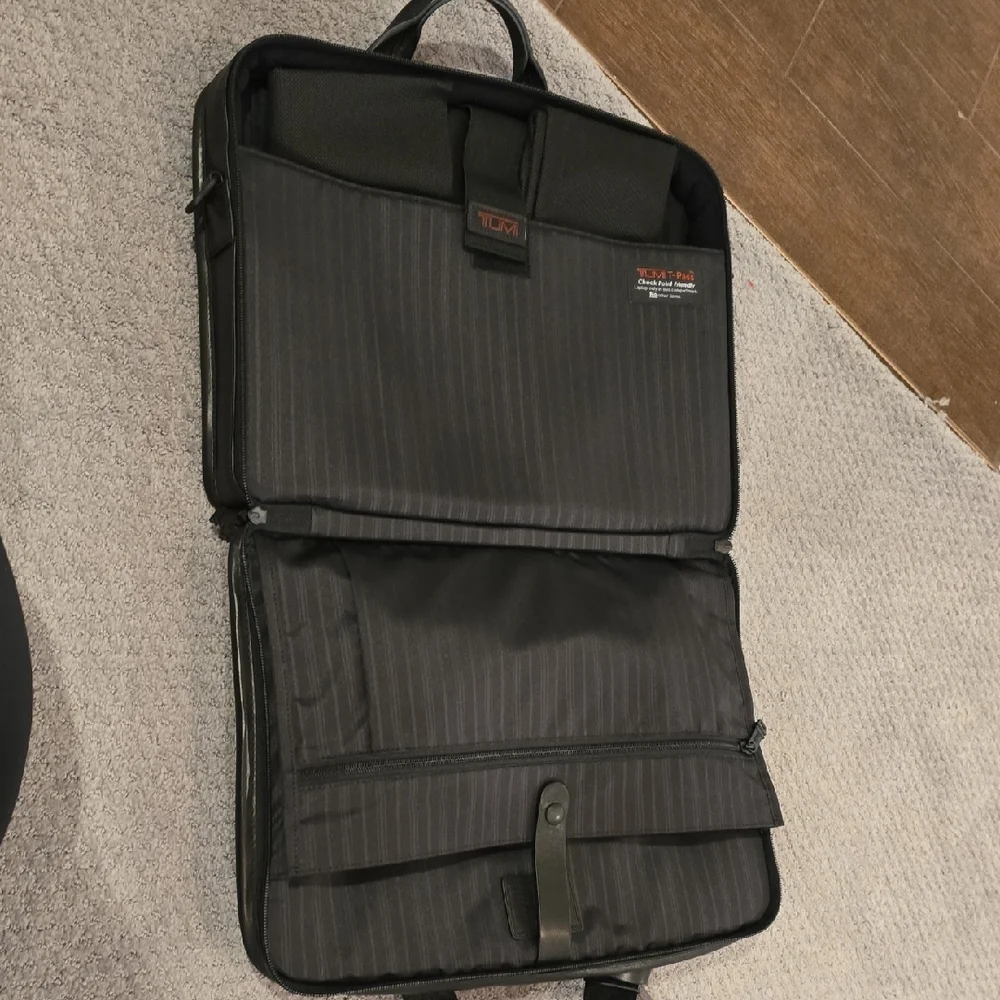 NWT Tumi TPass Medium Screen Slim Black Leather Men's Briefcase